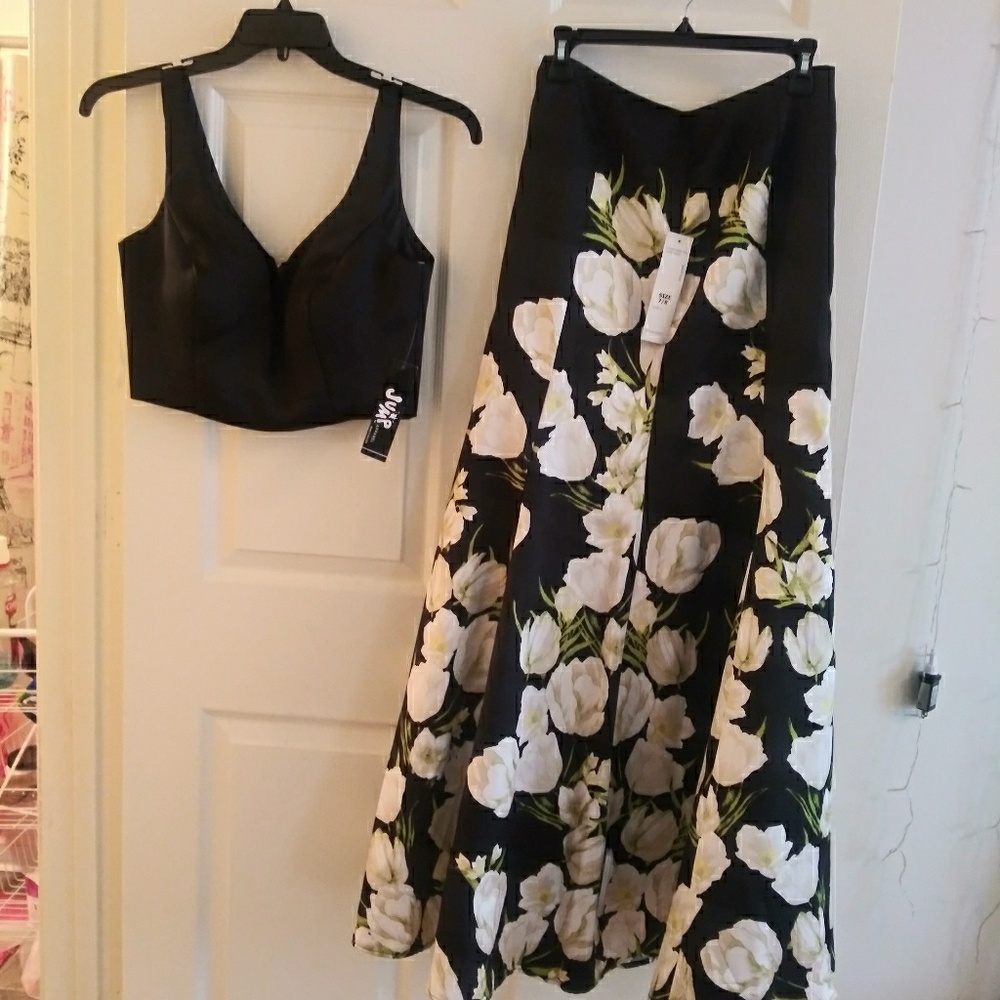 2-Pc Floral Printed Homecoming Dress Black & Ivory